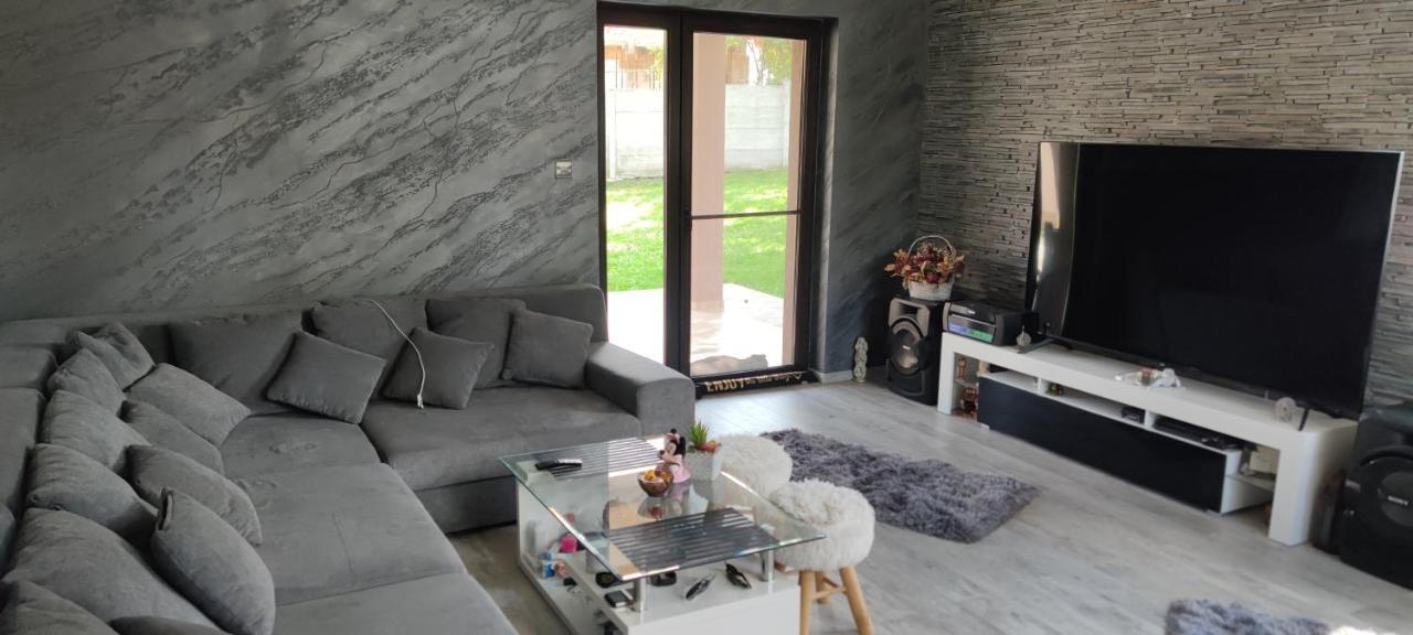 Lovely 1 Bedroom Flat In A 2 Ground Floor House Krajowa Zewnętrze zdjęcie